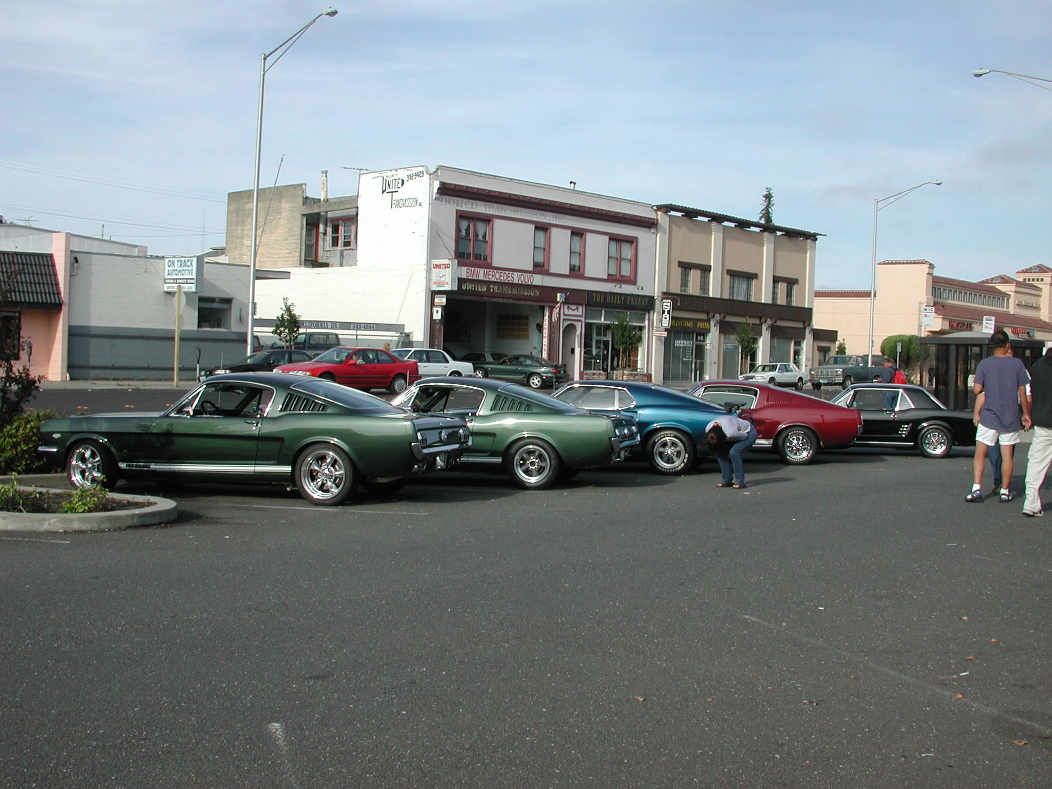 NorCal-VMF Cruise #3 pre-cruise cars.  What's she looking at?